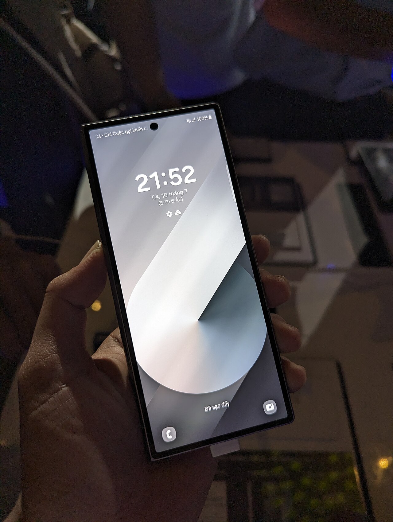折りたたみスマートフォン Galaxy Z Fold