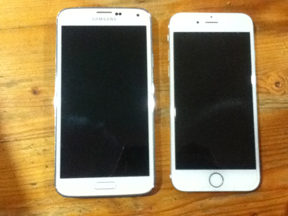 AndroidスマホとiPhoneの比較イメージ
